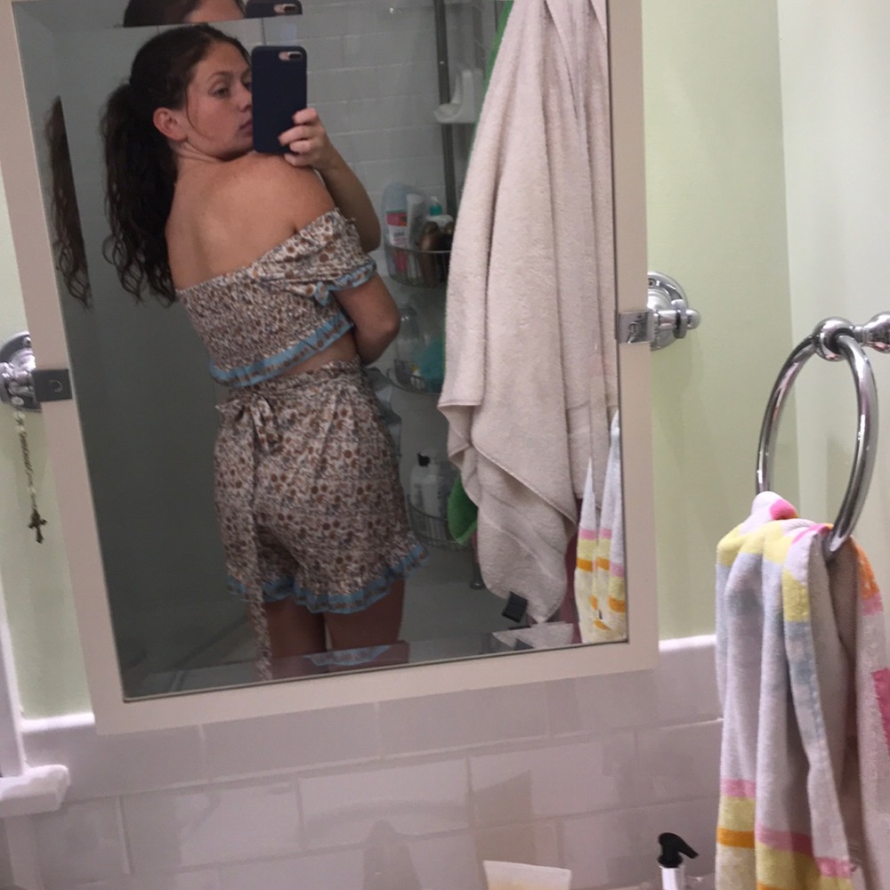 Beautiful two piece patterned set! - Picture 3 of 4